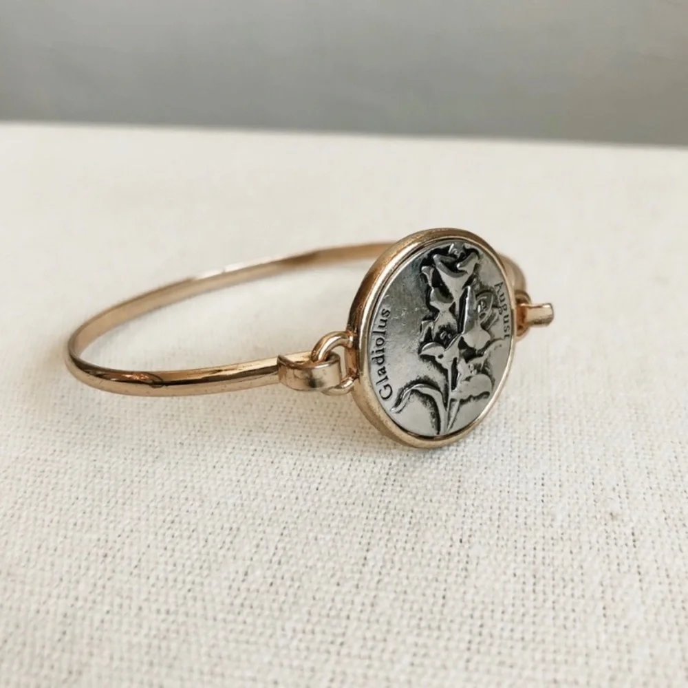 Vintage August Flower Bracelet - Picture 3 of 4